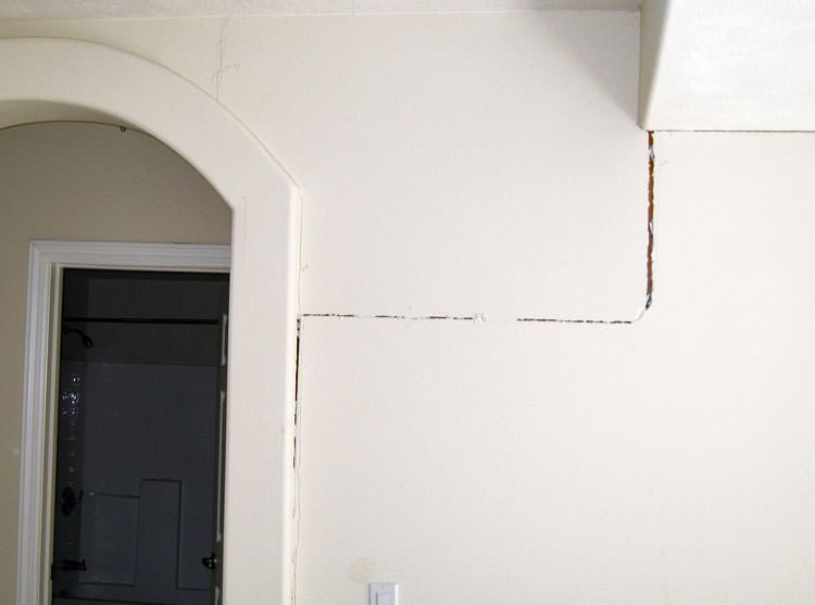 Drywall cracking due to foundation settlement in Belton